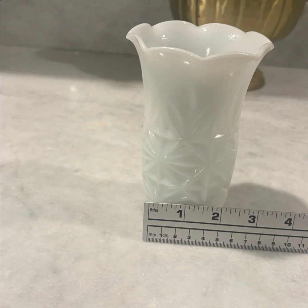 Elegant  Vase Vintage Hazel Atlas Milk Glass Starburst Pattern Ruffle Edge